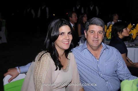 05052012 MANUEL  y Adriana.