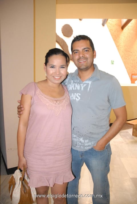 05052012 ALEJANDRA  Puentes y Édgar Romero.
