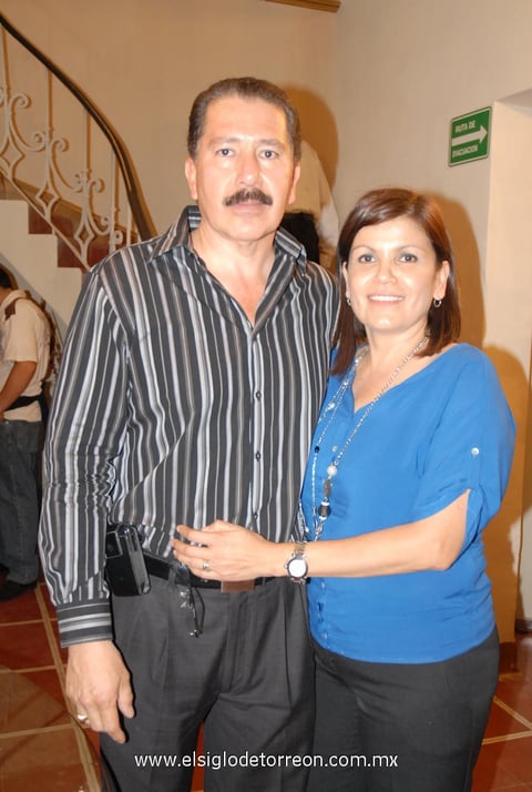 04052012 ERNESTO  y Gabriela Ramírez.