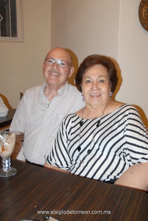04052012 ERNESTO  y Olivia Ramírez.