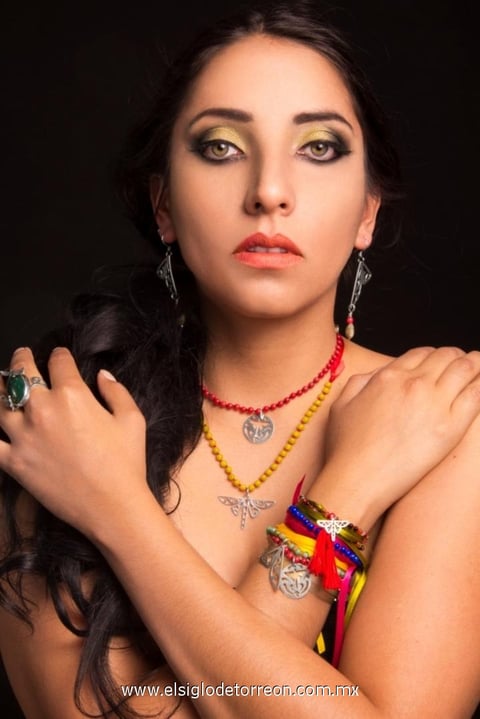 04052012 ANILLOS , aretes, brazaletes, collares y más, son las piezas originales que se encuentran en la Colección Tulix 2012, de Marina Gutiérrez.