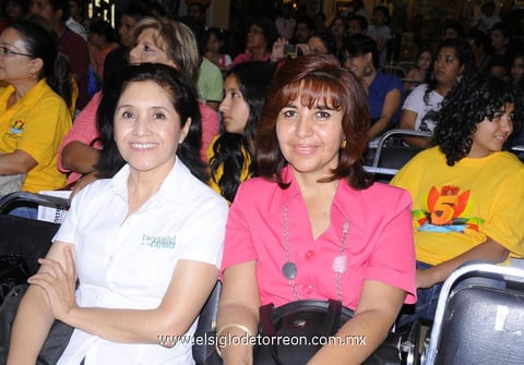 06052012 MARíA TERESA  Díaz y Rocío Varela.