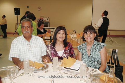 06052012 RAúL,  Chepis y Rosy.