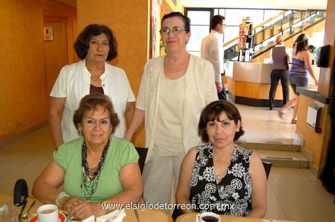 05052012 SOCORRO  de Alonso, Mary de Meléndez y Yola de González.