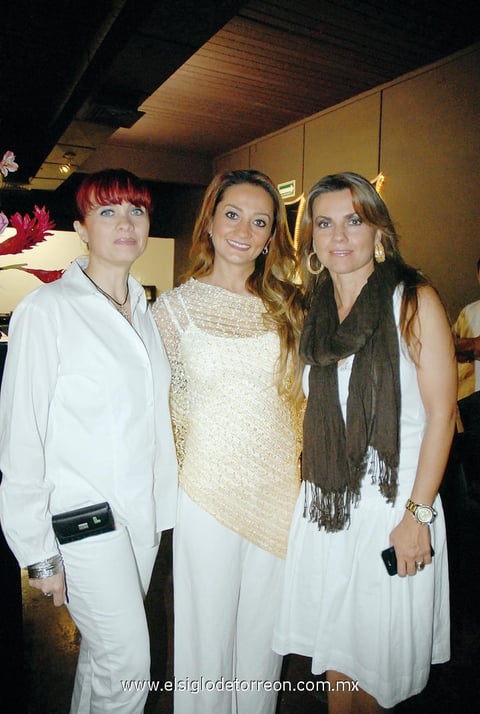 06052012 LULY,  Érika y Berenice.