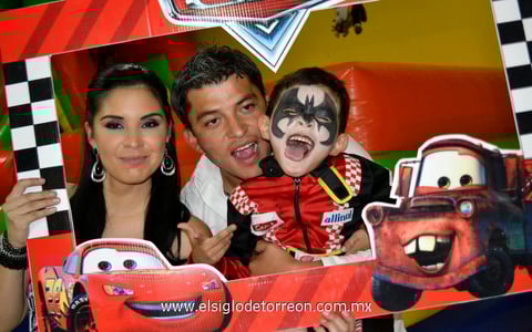 06052012 GERARDO  con sus papás Lourdes Edith Pérez Rodríguez y Gerardo Escalera Villagrana.