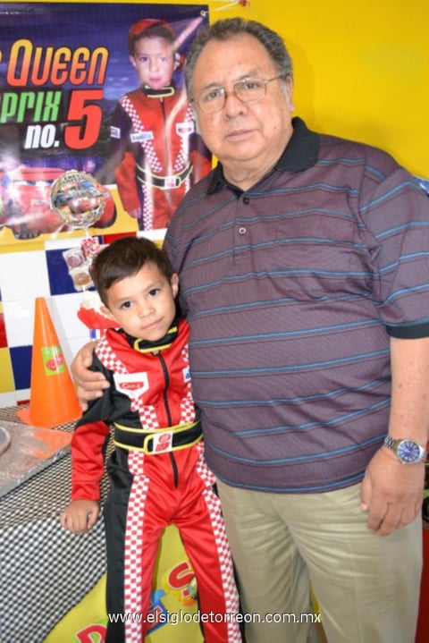 06052012 EL PEQUEñO  festejado con su abuelito don Héctor Pérez Vázquez.