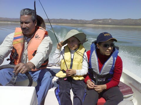 De pesca con mi familia en la presa Lázaro Cárdenas, aprovechando los dias de semana santa.