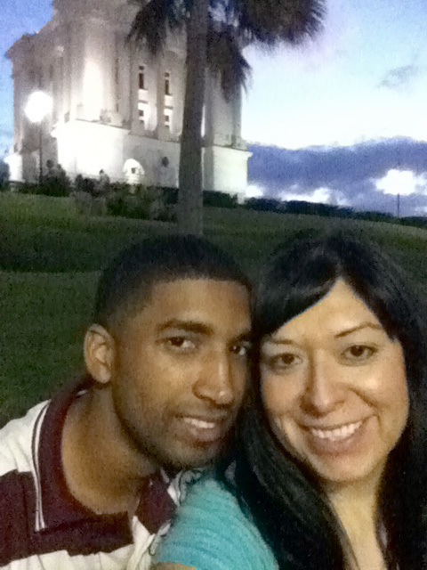 Elizabeth Arreola y su esposo Armando Tejada en Santiago de los Caballeros Republica Dominicana. Frente al monumento a Santiago simbolo de esta ciudad tambien conocida como la ciudad corazón.