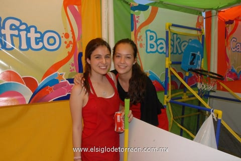08052012 ANA LAURA  y Ana Fer.