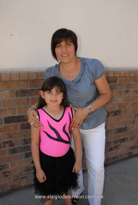 08052012 LETICIA  Serrato y Cristy.