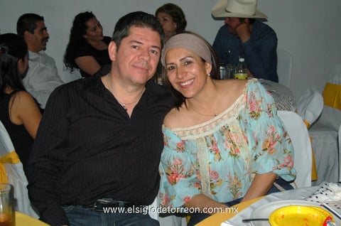 08052012 RENATA  y Carlos.