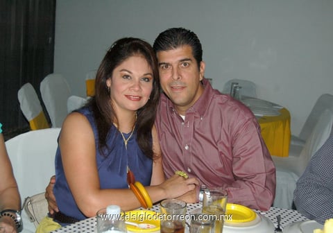 08052012 TERE  y César.