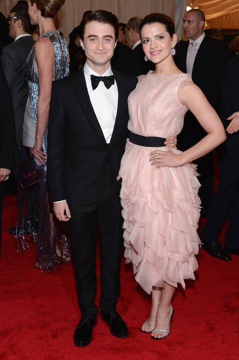 Daniel Radcliffe y Rose Hemingway posaron juntos en la alfombra roja.