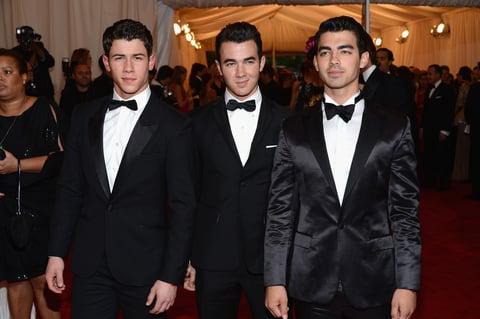 Los Jonas Brothers asistieron juntos a la gala MET 2012.