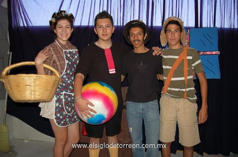 09052012 CYNTHIA,  Mario, Sigifredo y Ernesto.