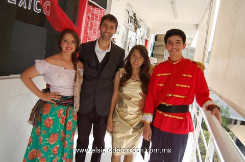 09052012 ANDREA , Alejandro, Alejandro y Abril.
