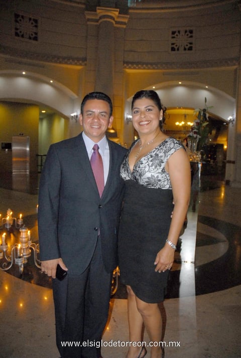 09052012 DANIELA MARIANA  López y Miguel Ángel Vargas.