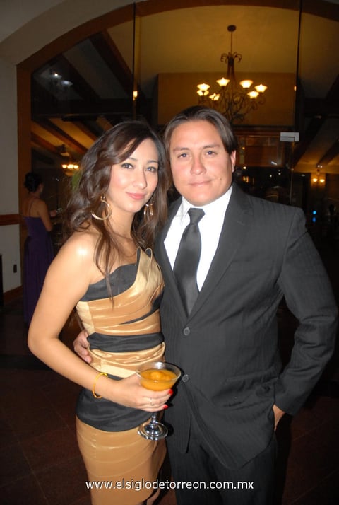 09052012 CARLOS  y Ana Martínez.