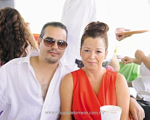 09052012 MARC  y Paty.