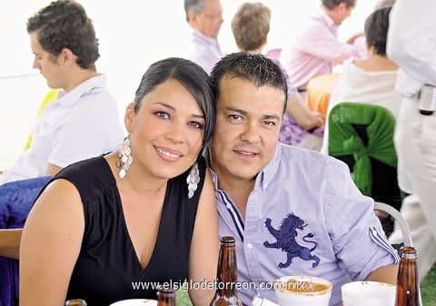 09052012 MÃ³NICA  y Ramiro.
