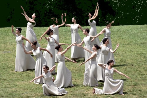 La tradicional danza de las ninfas cautivó a los presentes.