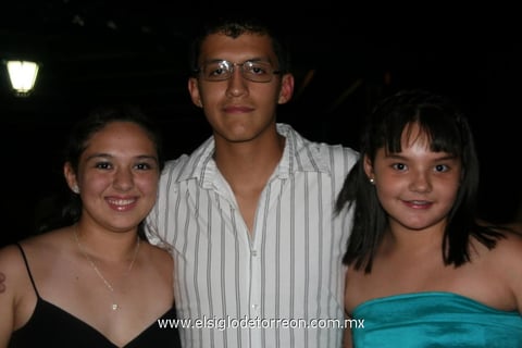 10052012 MONTSE , Bruno y Regina.