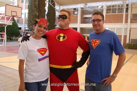 10052012 MISS  Anahí, Mr. Martin Thomas y Justin Kanter.