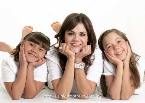 10052012 SOFI  y Dulce Viesca con su mami Dulce Mijares.