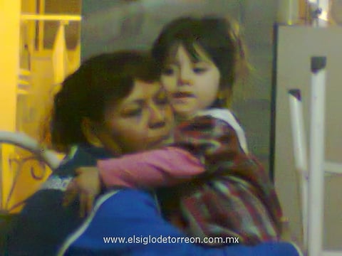 10052012 Óscar González y su mamá Marisa Meraz Miramontes.