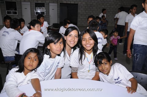 10052012 MARíA  del Carmen, Leslie, Edith, Alejandra y Lorena.