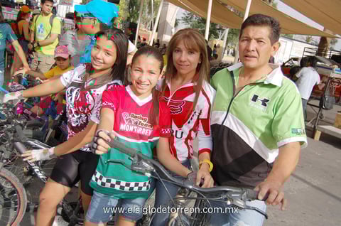 10052012 HANNIA,  Daniela, Romely y Jorge.