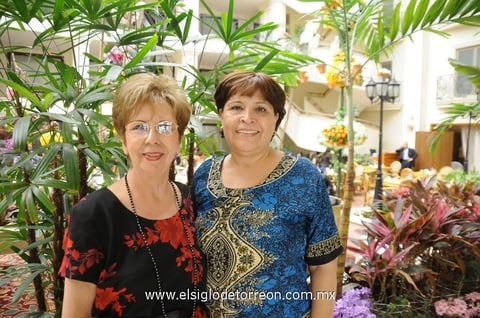 10052012 AURORITA  Máynez y Naty de Valdés.