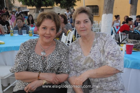 10052012 VIRGINIA  de la Torre y Berenice Leal.