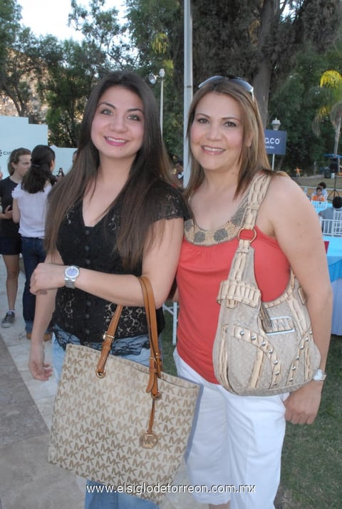 10052012 JÉSSICA  Gurza y Vicky Zamonsett.
