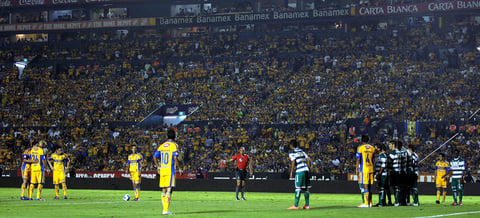 El primer tiempo fue de dominio para los locales que robaron balones en la mitad de la cancha y crearon reiteradas oportunidades de gol, pero carecieron de puntería.