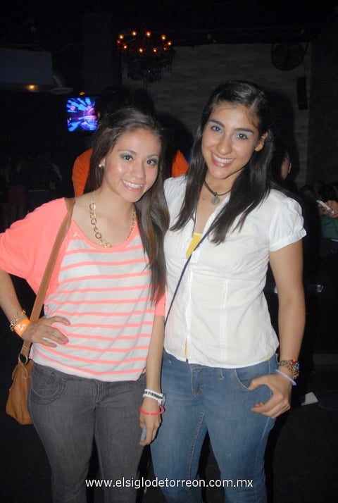 11052012 SAIRA  Morales y Linda Arpilla.