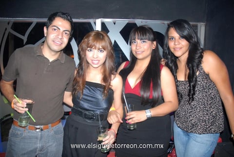 11052012 LEO  Morales, Jennifer Salas, Fátima Roma y Anaís Sánchez.