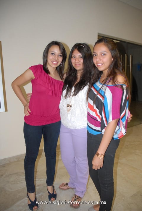 11052012 ANDRéS , Natalia y Alis.