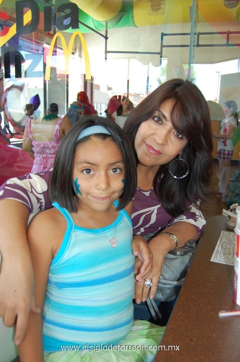 11052012 MARIANA  y Lucy.