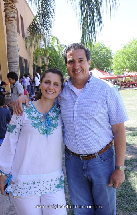 11052012 ROSARIO  y Tito.