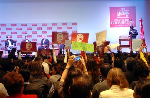 El acceso a la Universidad Iberoamericana fue restringido y únicamente se permitió el acceso a los estudiantes de la casa de estudios, previa identificación.
