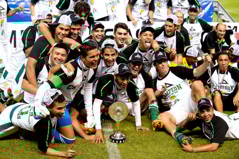 Con un futbol equilibrado, de mucha dinámica, donde cada uno de los 11 titulares y sus tres relevos pusieron su granito de arena, León goleó 5-0 (6-2 global) a Universidad Autónoma de Tamaulipas para retornar a la Primera División tras una década.