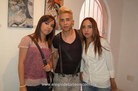 14052012 ANA  Cris, Ángel y Ana.