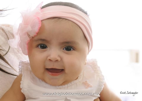 13052012 LA PEQUEñA  Arantza García Nava fue bautizada.- Érick Sotomayor Fotografía