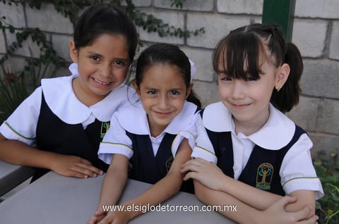 14052012 MíA,  Mariela y Monse.