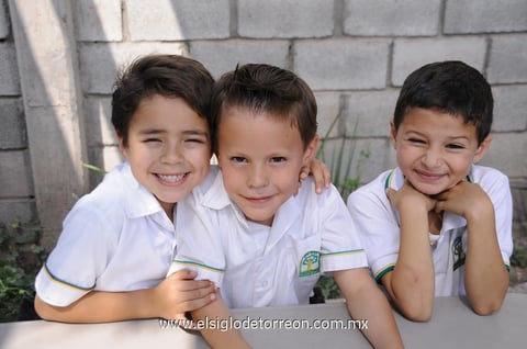 14052012 ARTURO , Renato y Alejandro.