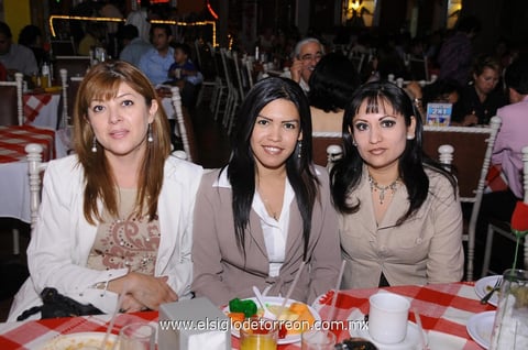 12052012 JUANIS  Guzmán, Karla Pimentel y Elizabeth Reyes.