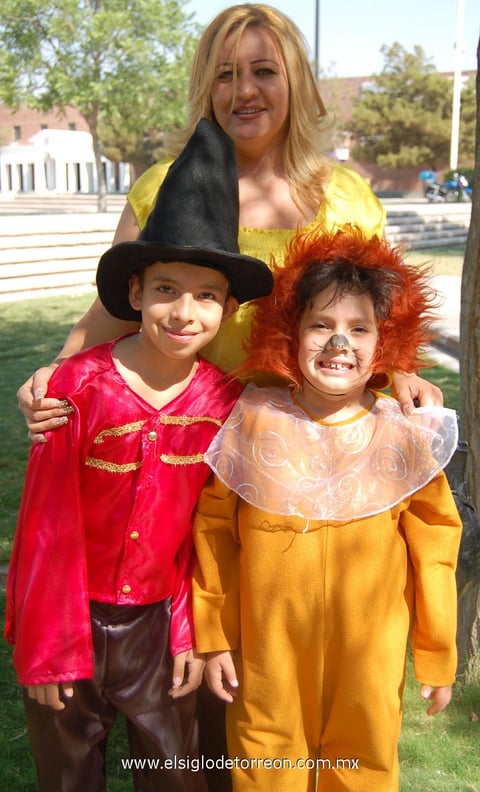 15052012 LAURA , Alexis e Ivana Ãlvarez.