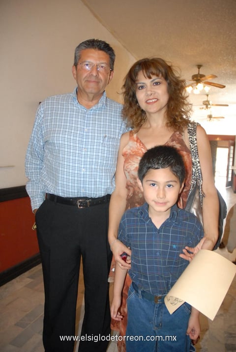 16052012 JOSé ELíAS , Laura y Ángel.
